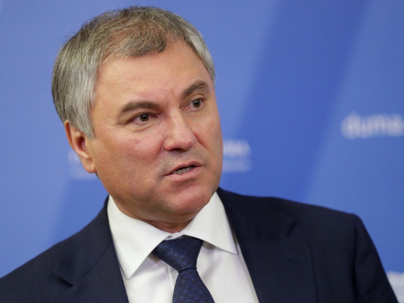 Володін зазначив, що на російському кордоні багато хто з тих, хто виїжджає, покидає свої автомобілі