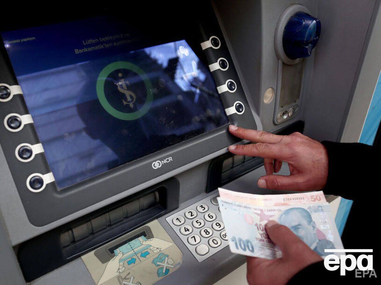 Государственные банки Турции вслед за частными прекратят обслуживать платежи через российскую систему "Мир"