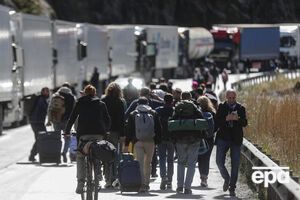 По данным СМИ, РФ после мобилизации могли покинуть 260 тыс. мужчин