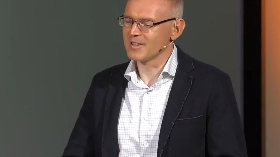 Богдан заявил, что женщины чаще покупают книги, "тратя деньги, заработанные мужчинами"