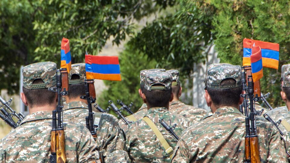 Армения и Азербайджан обвинили друг друга в открытии огня на границе