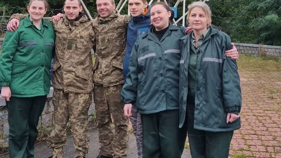 Шесть украинских военнопленных вернулись домой