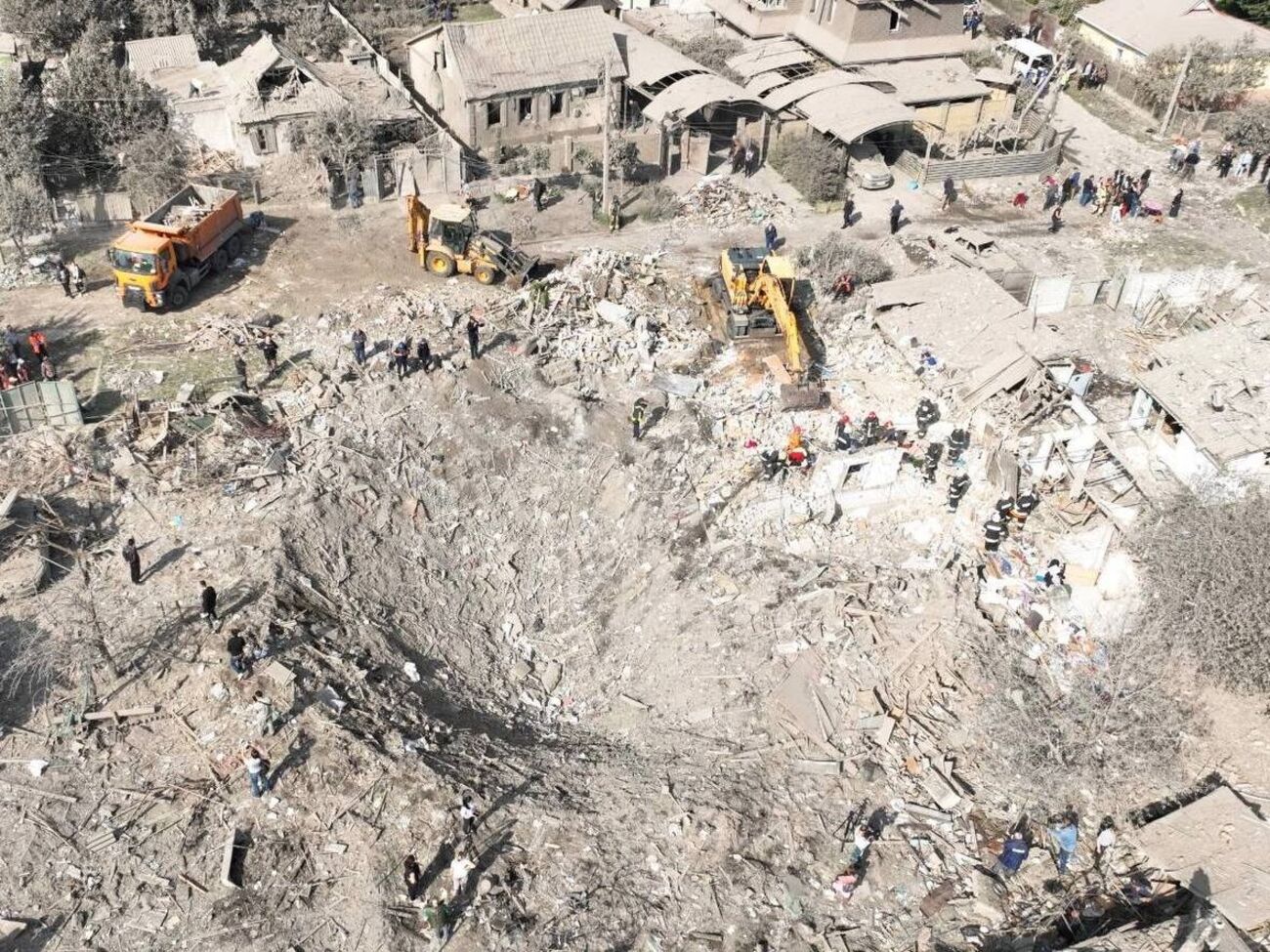 Наслідки одного із прильотів ракети Х-22 з бойовою частиною вагою 900 кг по Дніпру