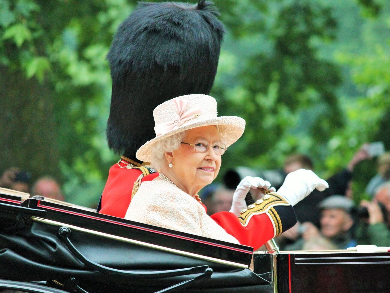 Королева Елизавета II умерла от старости