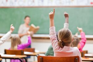 Закон предусматривает осуществление постепенного перехода к преподаванию на латышском языке