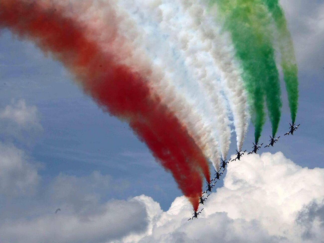 В посольстве отметили, что улететь из России становится сложнее