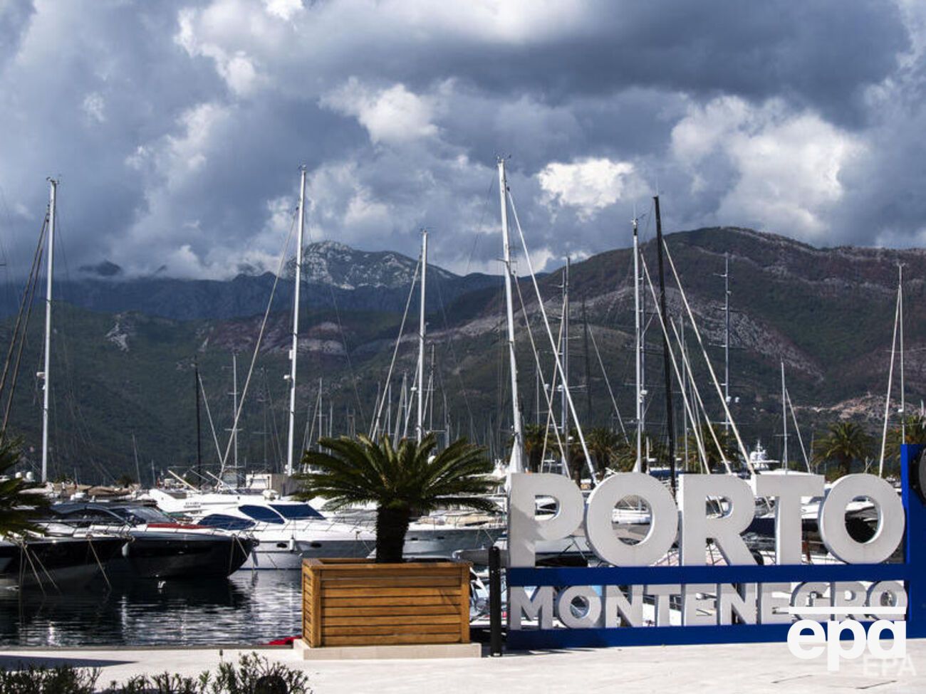 За два месяца из посольства России в Черногории дипломатов высылают второй раз