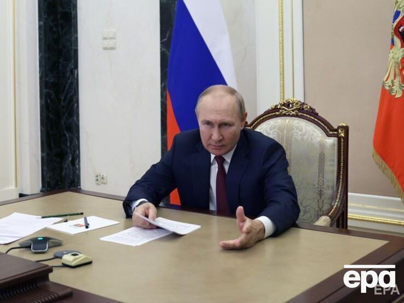 Путин подписал указы, которыми признал "независимость" двух областей Украины по итогам псевдореферендумов