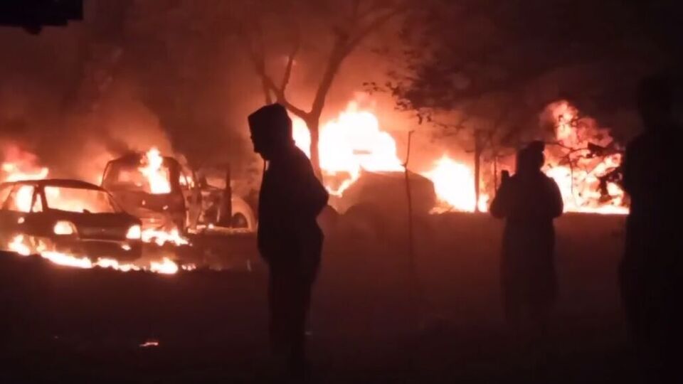 Війська РФ обстріляли спальний район Миколаєва, після прильоту почалася пожежа