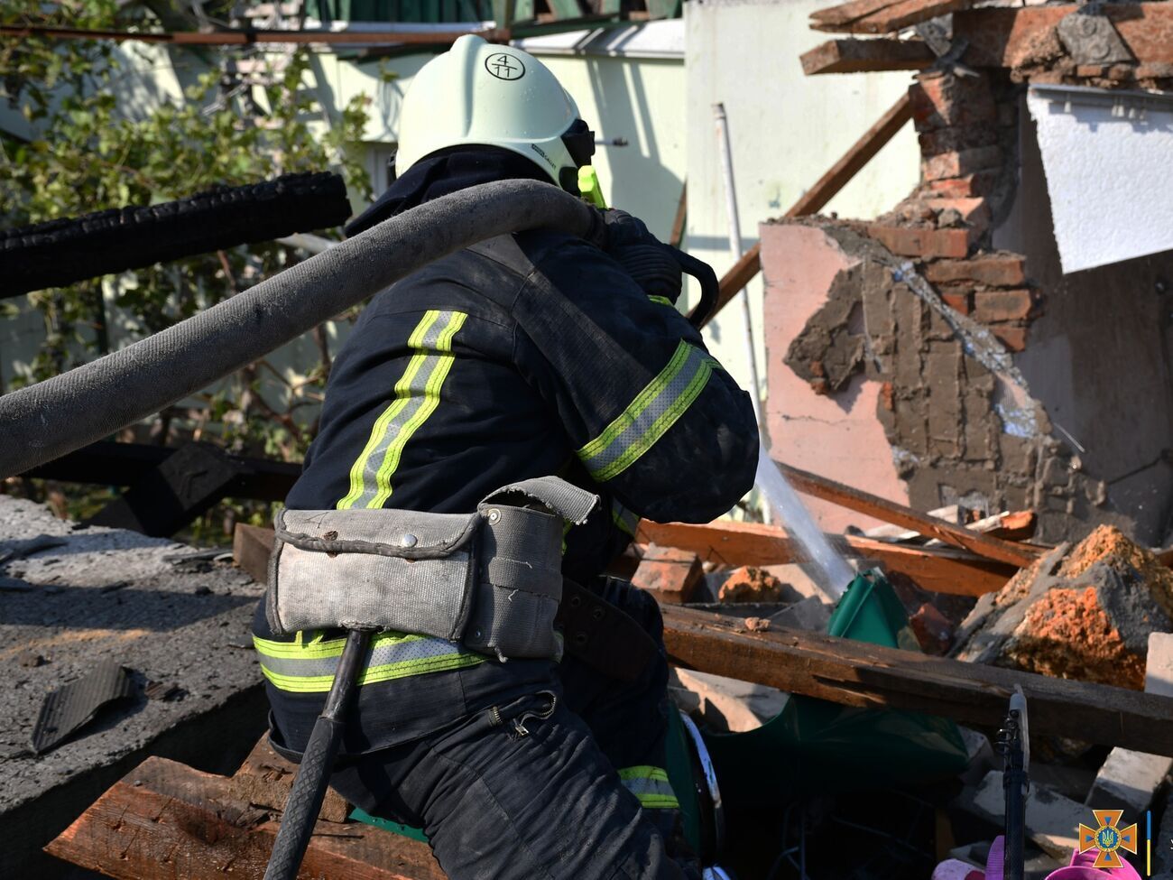 Враг обстреливал три района Николаевской области, вспыхнули пожары