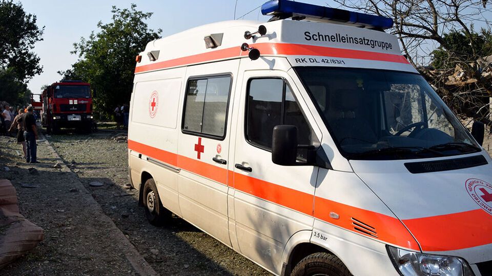 На місцях прильотів працюють рятувальники та медики