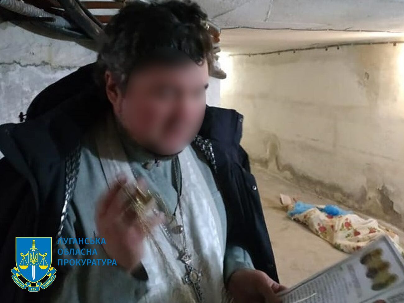 По данным следствия, в апреле священник передавал оккупантам информацию об украинских военных в Северодонецке