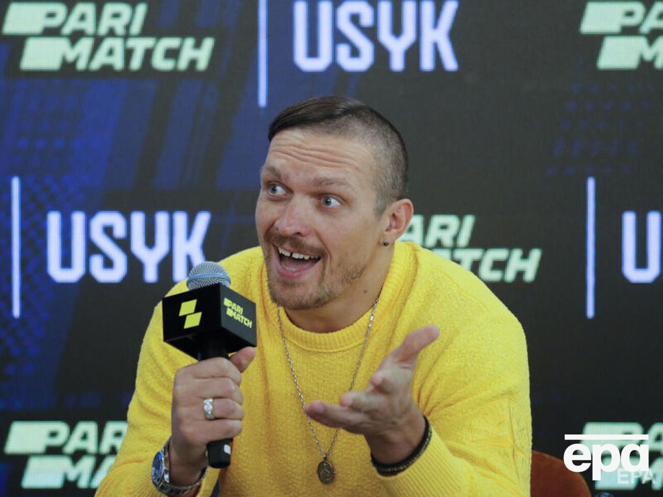 Усик говорит, что доволен Зеленским на президентском посту