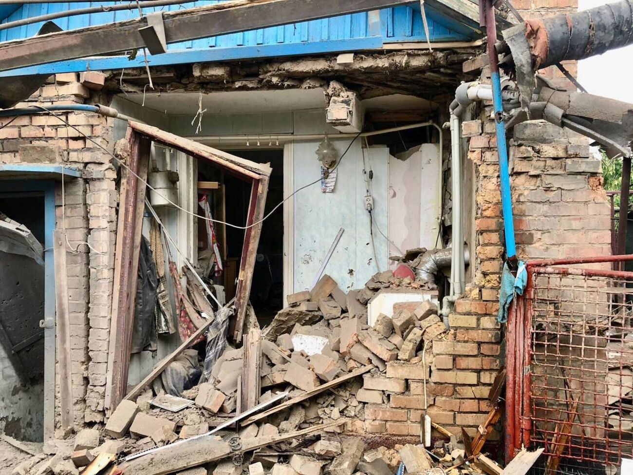 За попередніми даними, унаслідок обстрілу 10 людей дістали поранення