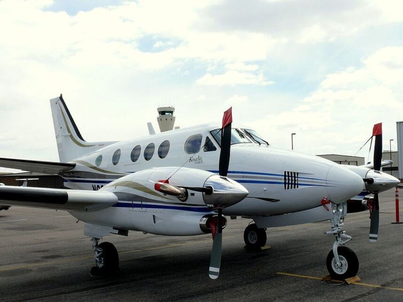 Літак під час приземлення вцілів