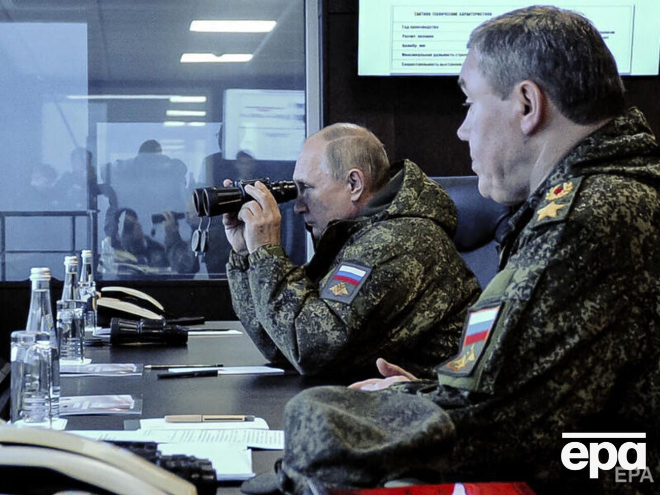 Путін сам ухвалює оперативні й тактичні рішення щодо перебігу війни в Україні та віддає накази безпосередньо генералам на місцях, повідомляли західні ЗМІ