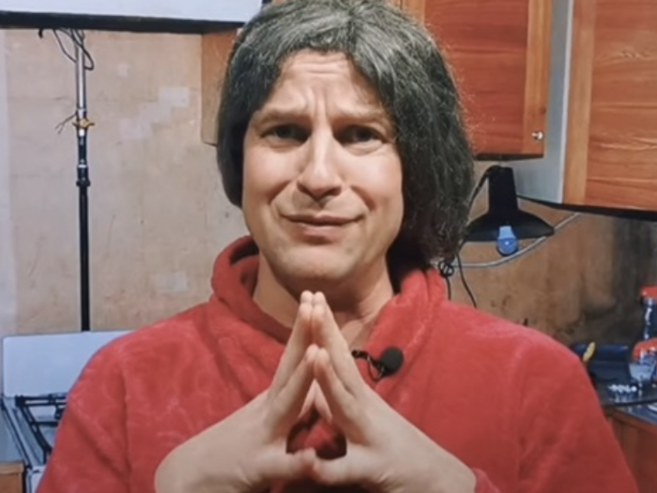 Великий в образе россиянки:&nbsp;Это что в последнее время происходит? В Крыму&nbsp;&ndash; бомбилизация, в России&nbsp;&ndash; мобилизация