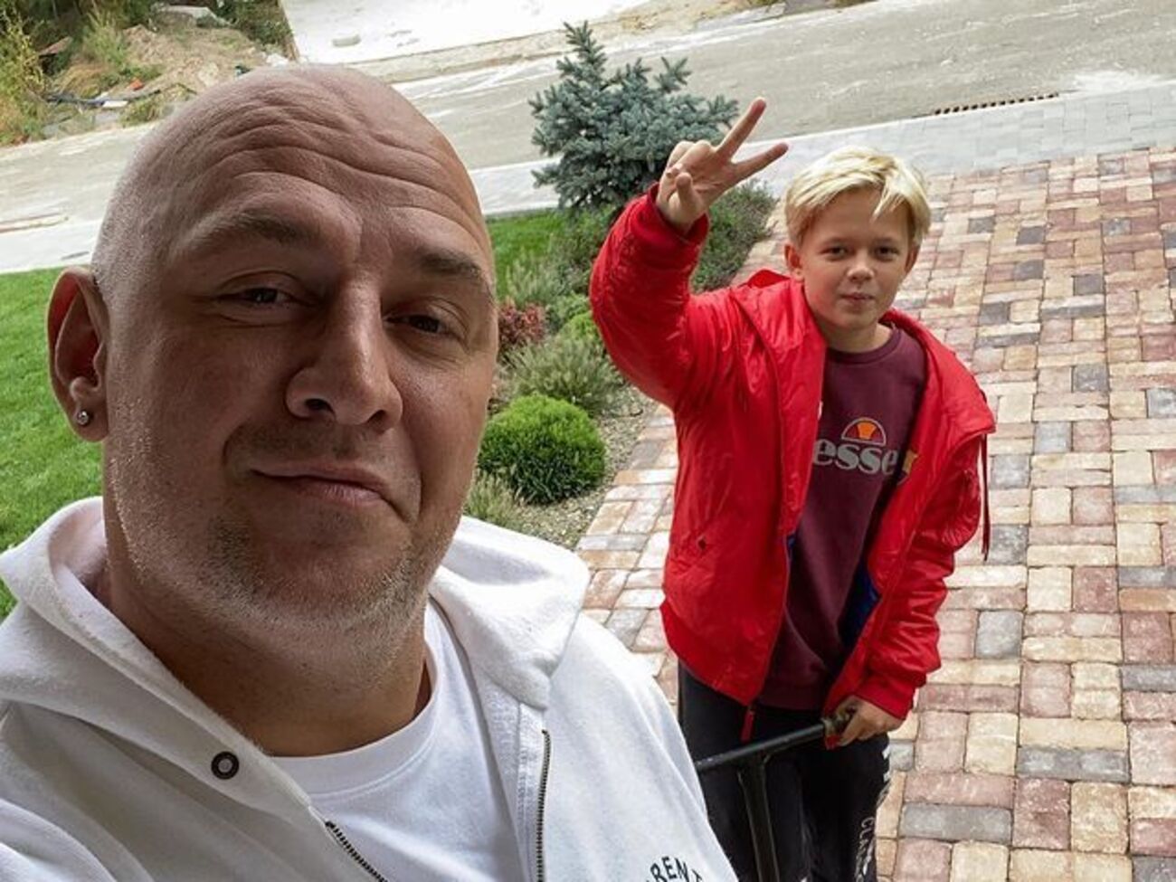 Сейчас сын Потапа находится за границей