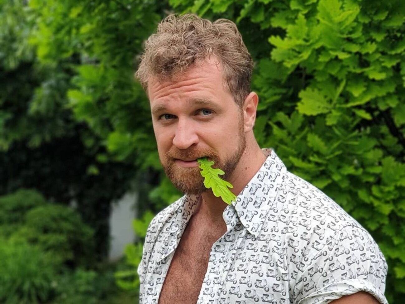 Егоров увлекается спортом и в своем микроблоге часто делится снимками с тренировок