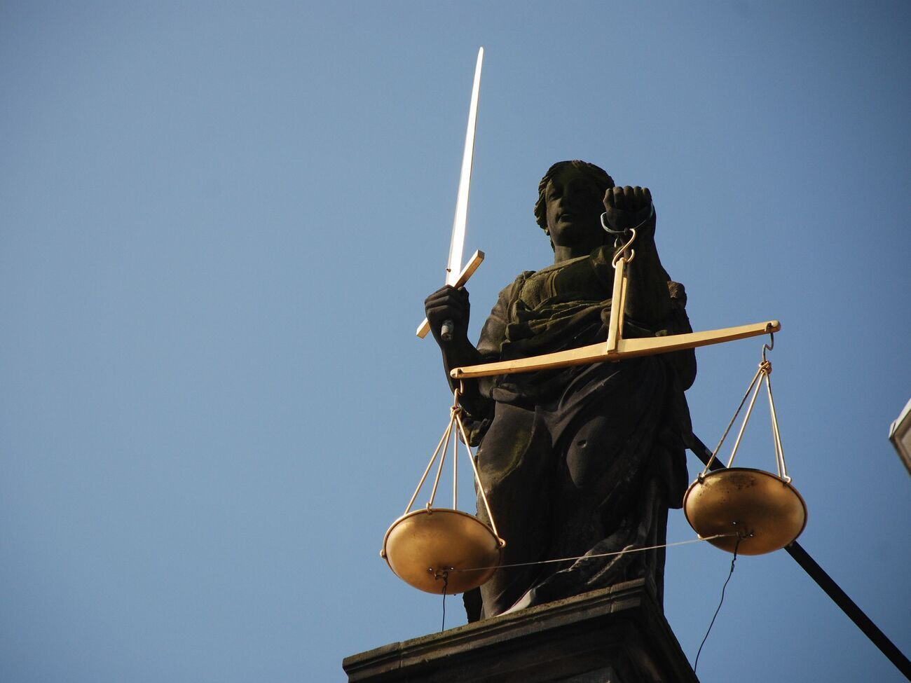 Суд наложил арест на имущество предприятия за финансирование России