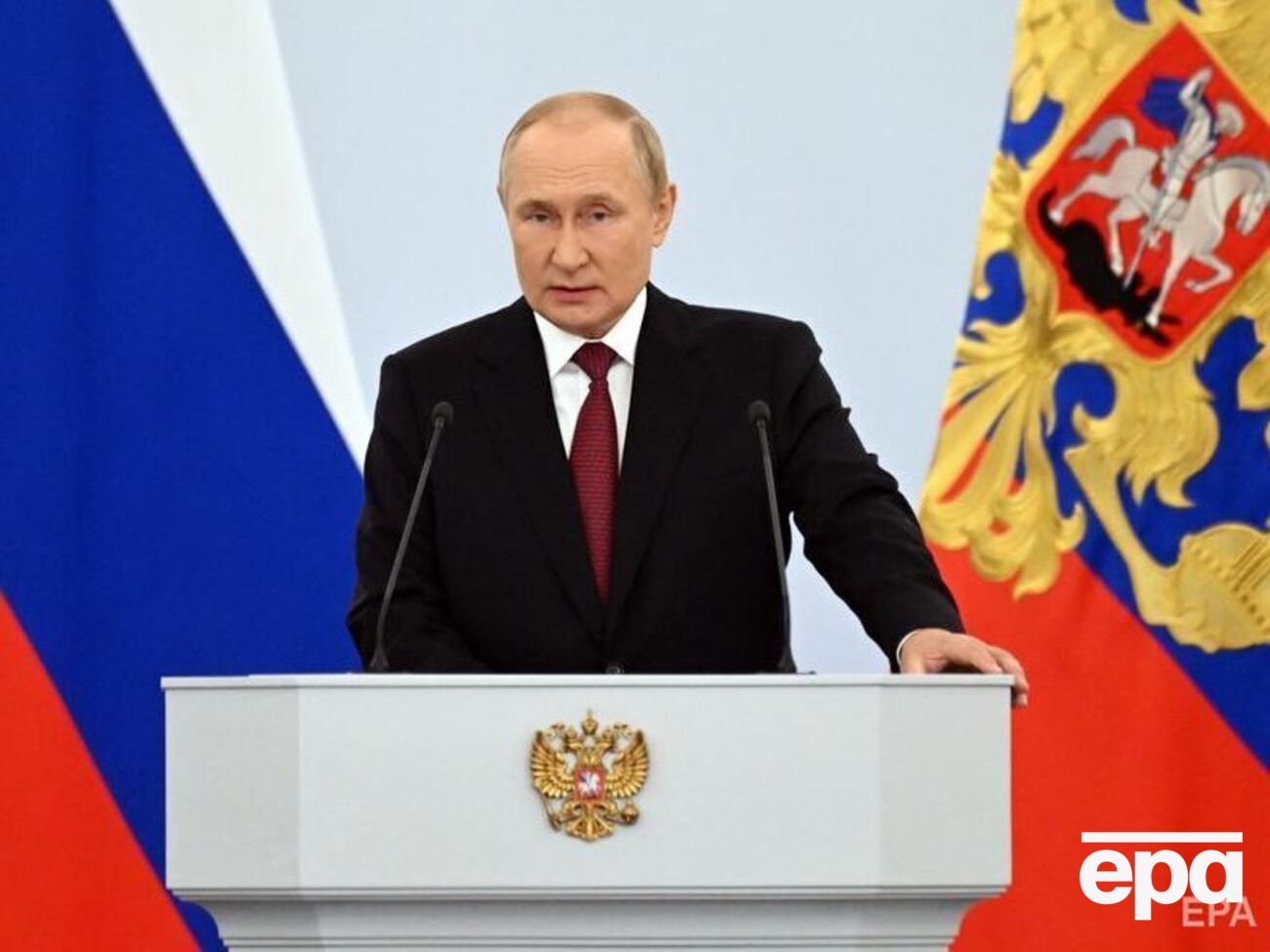 Путін, незаконно анексувавши територію України, заперечує, що Росія прагне відтворити СРСР