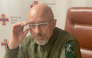 Резников отметил, что зимнюю одежду для ВСУ начали заказывать еще летом