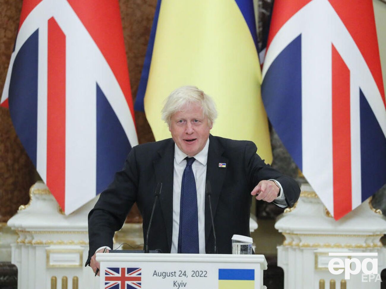 Джонсон заявив, що світ стоїть на боці народу України