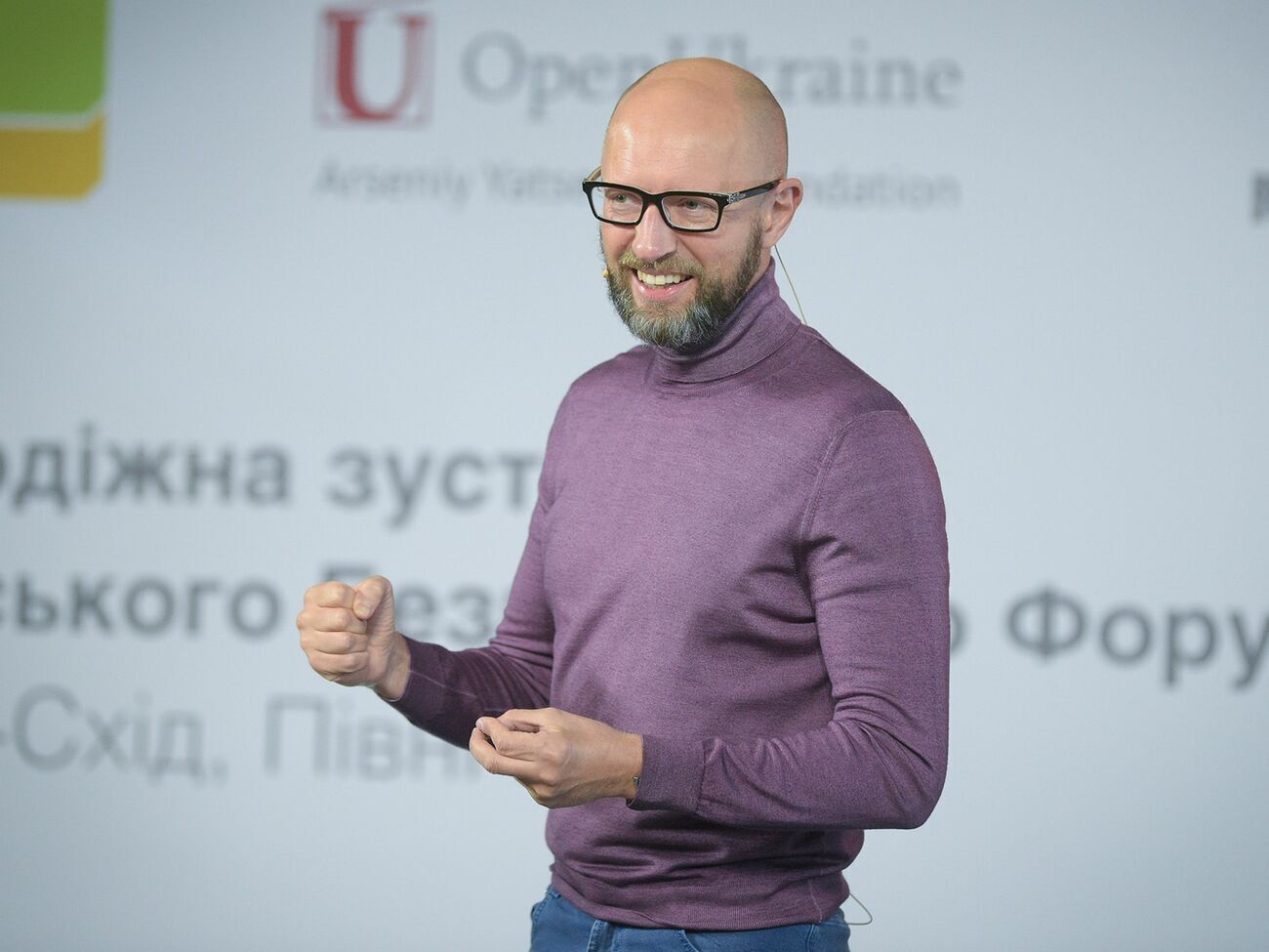 Яценюк: Бутафорія у Кремлі &ndash; один із останніх бенкетів на похороні путінської імперії