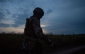 Украинские защитники отбивают атаки врага и не дают оккупантам продвинуться вглубь страны, сообщили в Генштабе