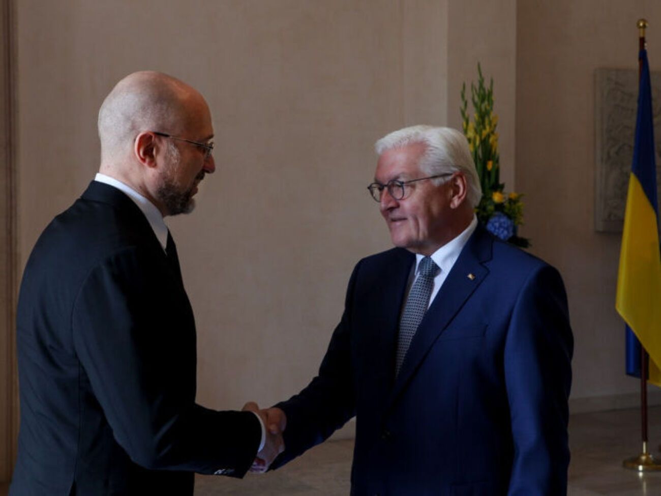 Шмыгаль встретился со Штайнмайером в Германии