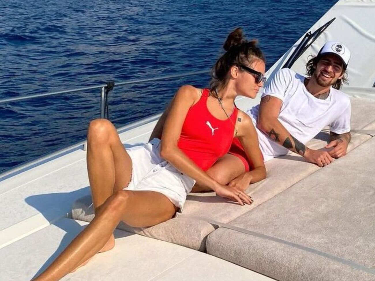 Dantes і Кацуріна раніше були друзями, а зараз є парою