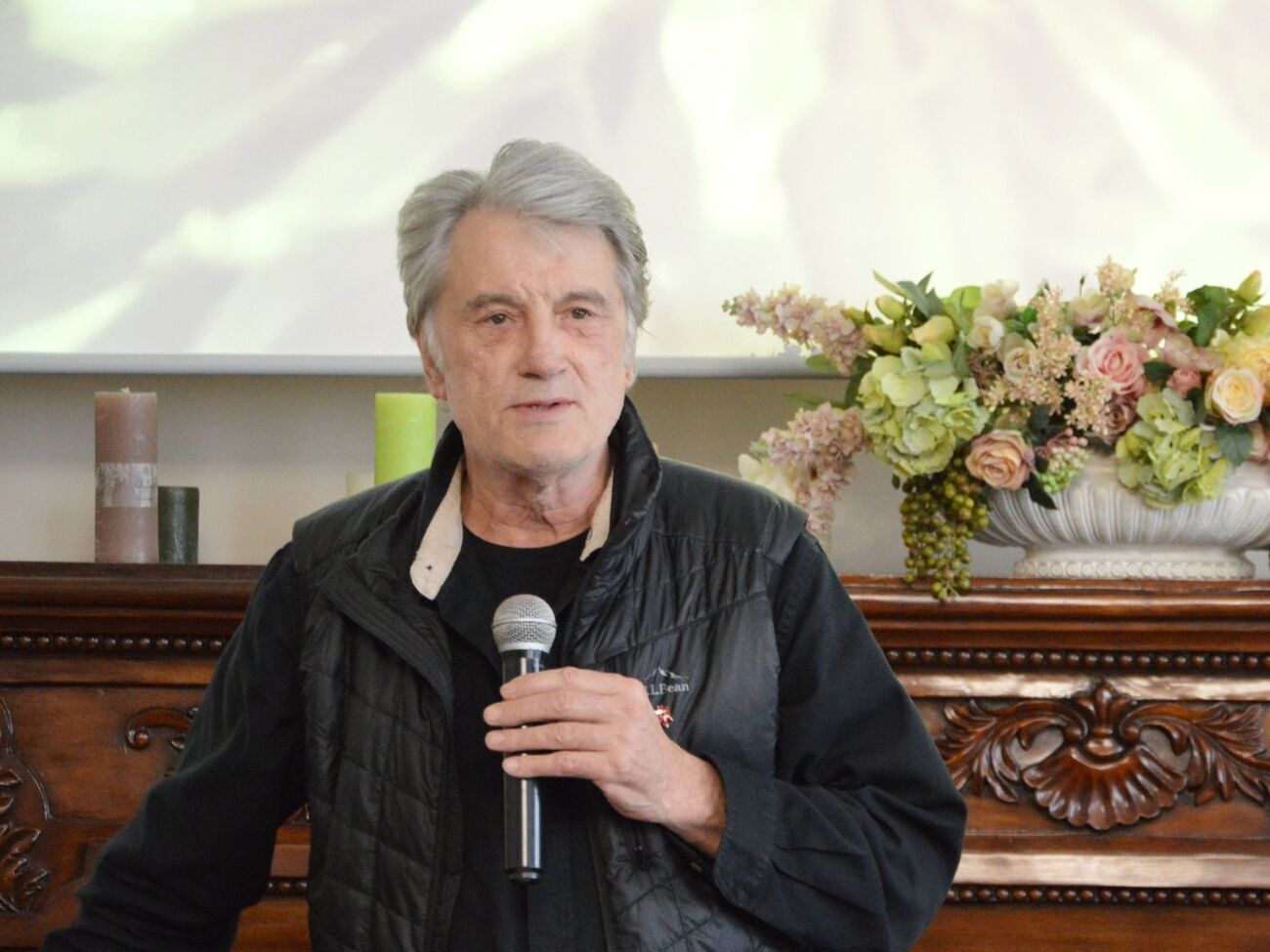 Бджільництво є давнім захопленням Ющенка