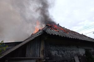 Через російські обстріли в Харківській області спалахували пожежі