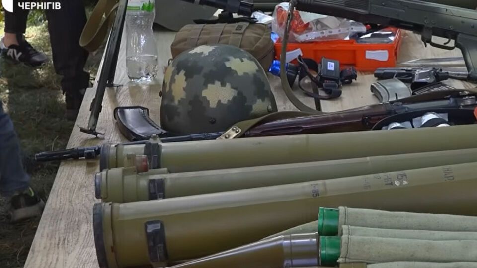 Військовий дав дітям у руки заряджений гранатомет