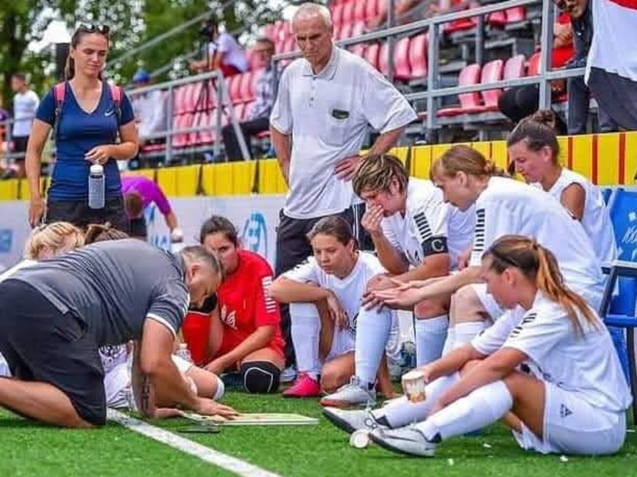 Нікішин: Мені ще у 1990-ті керівники наших клубів сказали: "Місце жінки на кухні, який футбол?"