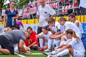 Нікішин: Мені ще у 1990-ті керівники наших клубів сказали: "Місце жінки на кухні, який футбол?"