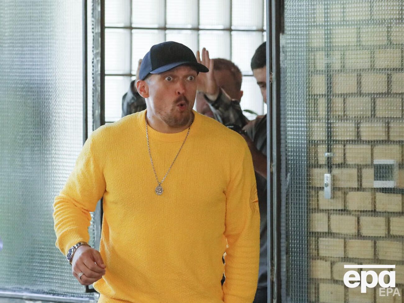 Усик сказал, что молится за тех, кто называет его "ватником"