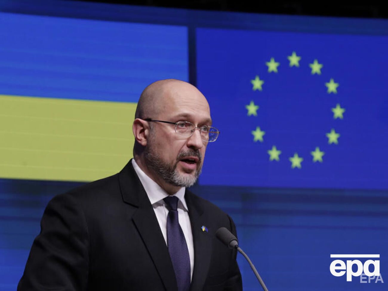 Шмигаль: Візи мають зупинити або припинити