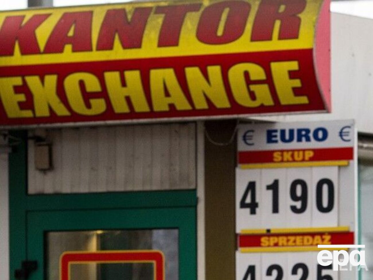 До конца недели обмен можно совершить приблизительно в 100 отделениях&nbsp;банка PKO Bank Polski