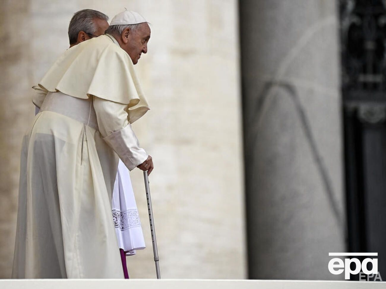 Через проблеми з коліном лікарі заборонили йому будь-які поїздки, повідомив Франциск