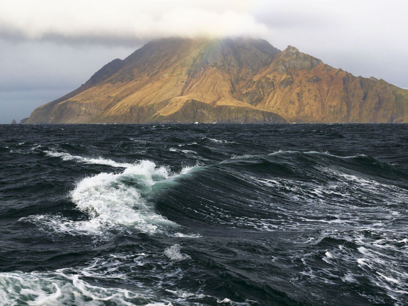 Япония считает Курилы своими территориями, оккупированными СССР, и добивается возвращения островов под юрисдикцию Токио