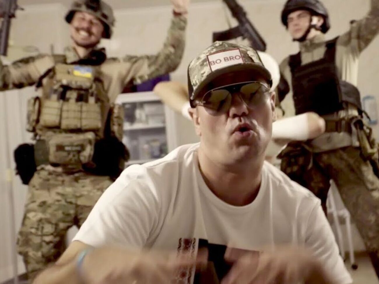 Кліп знімали на п'яти локаціях у різних містах України