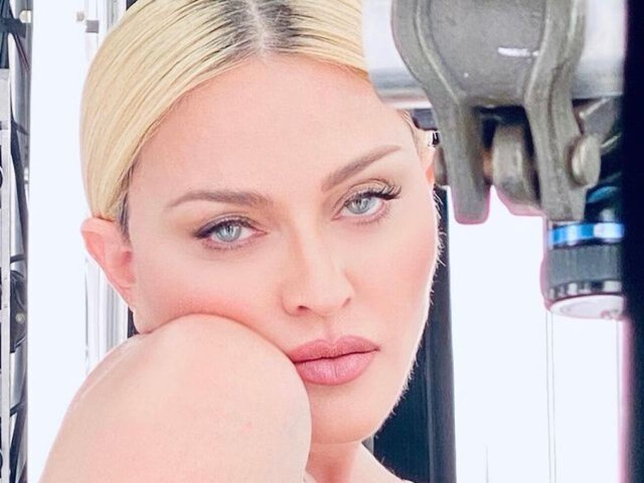 Мадонна сняла фото с минимумом макияжа