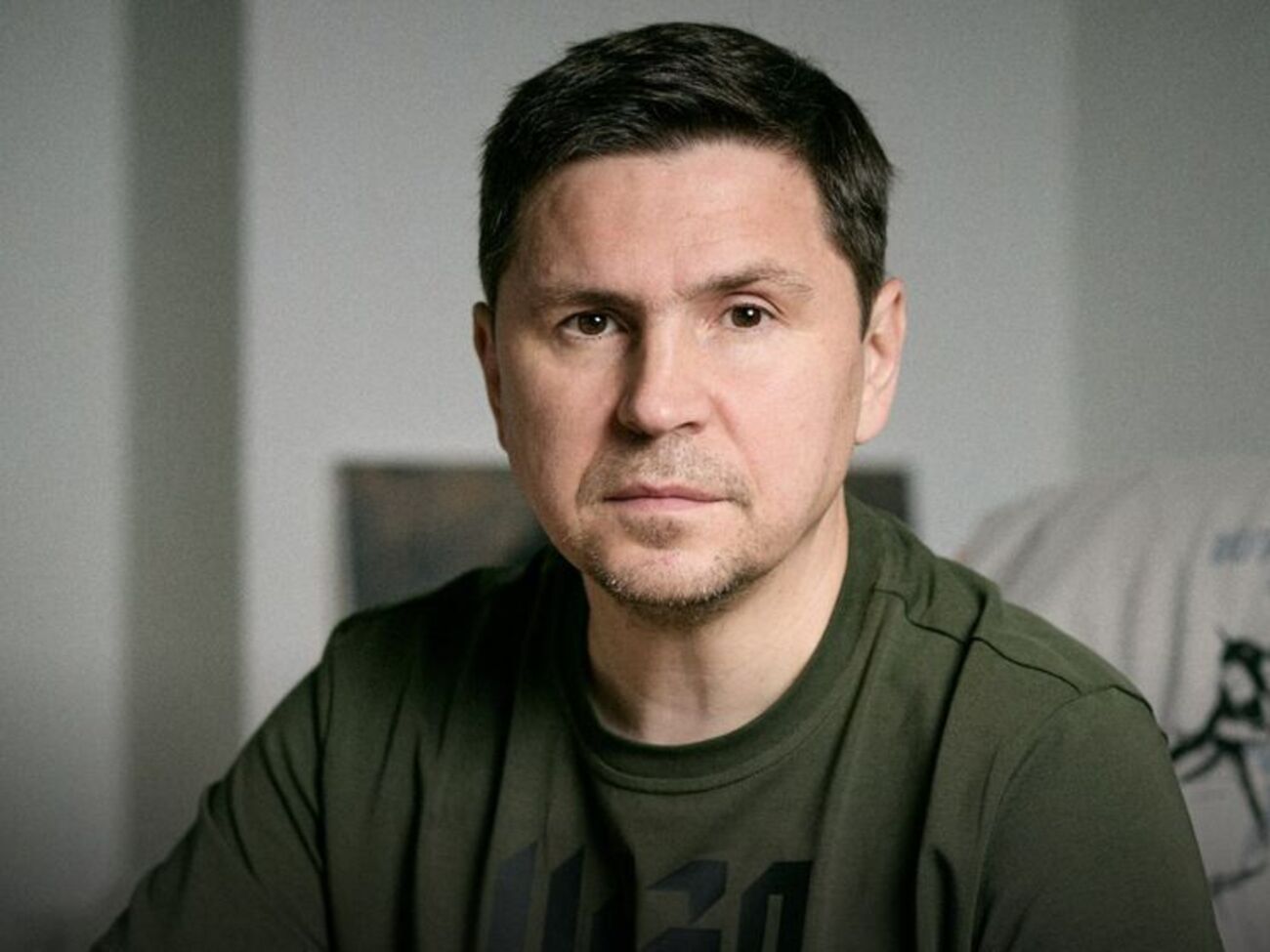 Подоляк нагадав, що Росія знищує міста в Україні й шантажує інші країни