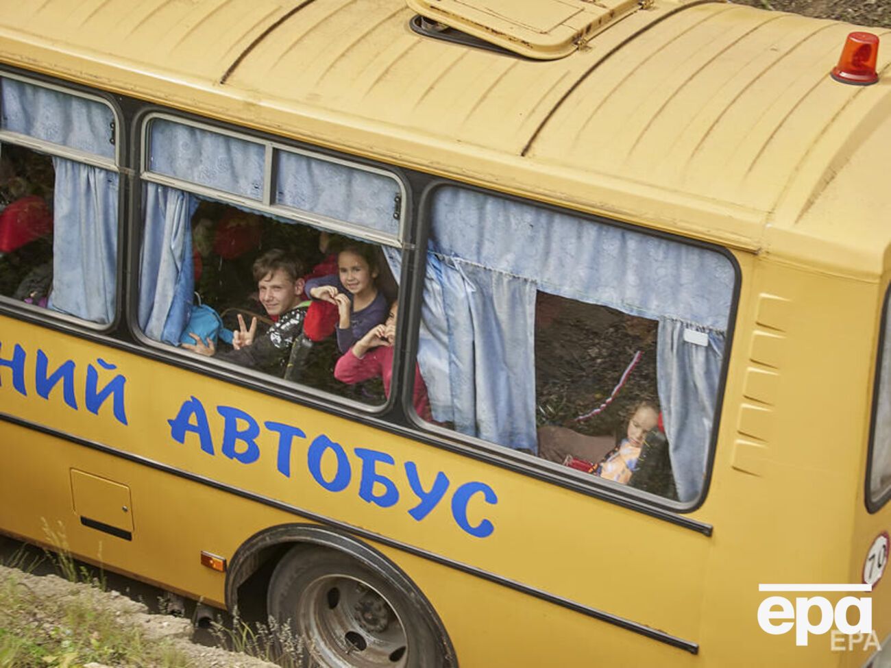Евакуаційний автобус із дітьми