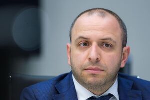 Умеров – народный депутат Украины 9-го созыва, заместитель главы постоянной делегации в ПАСЕ, сопредседатель депутатского объединения "Крымская платформа"