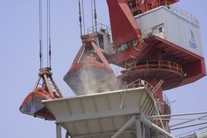 Украина продолжает спасать мир своим зерном, отметил Зеленский