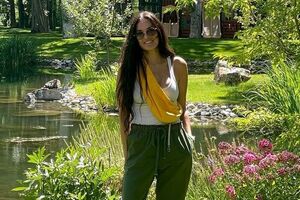 Деми Мур в августе отправилась в отпуск