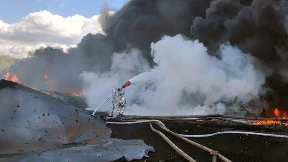 Нафтобаза спалахнула внаслідок російського ракетного удару