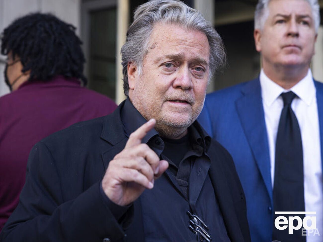 Стив Бэннон назвал обвинения, выдвинутые окружным прокурором, сфабрикованными